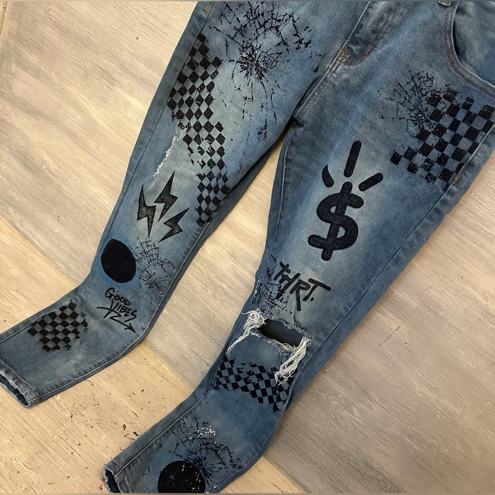 THRT‎ Jeans Graphic Design Ripped Knee Good Condition - Picture 5 of 12